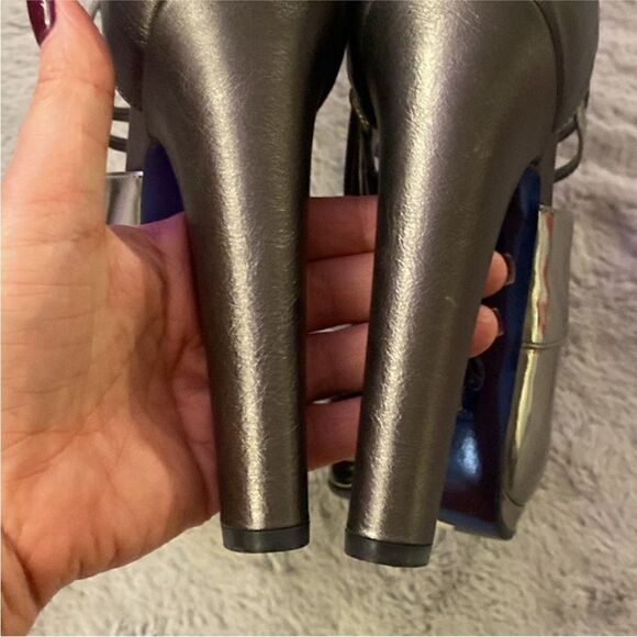 Versace Silver High Heel Ankle cut out Boots, US8,5 - Picture 6 of 9
